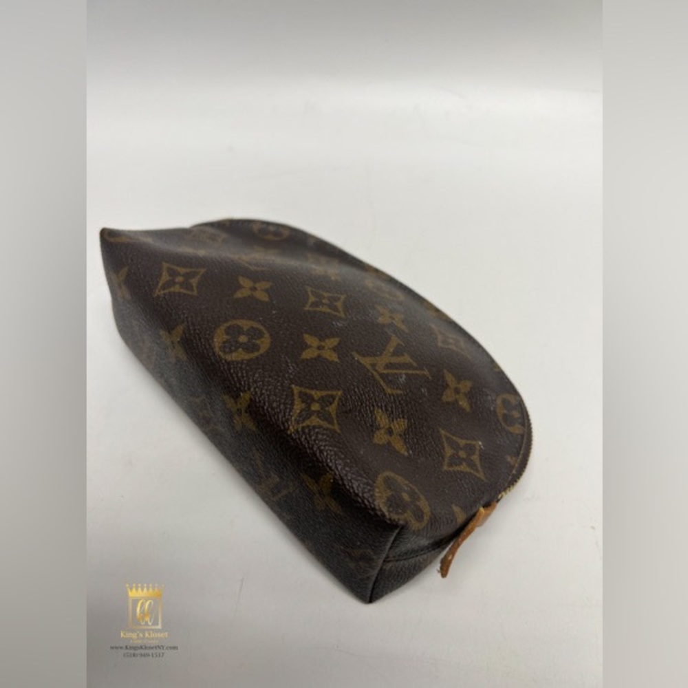 Louis Vuitton Cosmetics Pouch - Picture 9 of 13